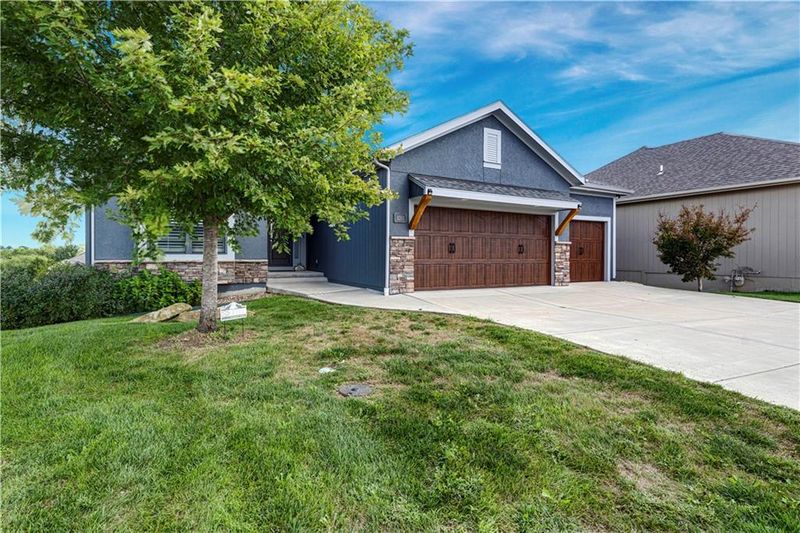 8311 Pickering St, Lenexa, KS 66227