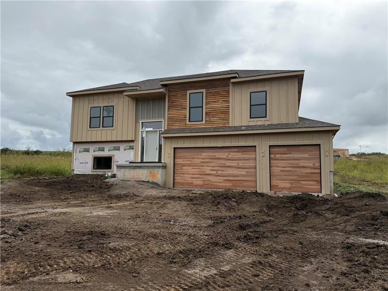 2121 Deerfield Ter, Liberty, MO 64068