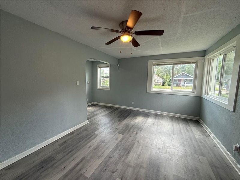 6741 Agnes Ave, Kansas City, MO 64132