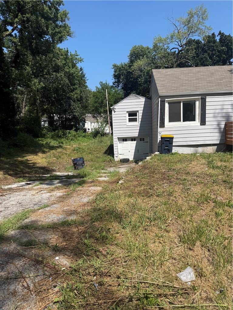 6741 Agnes Ave, Kansas City, MO 64132