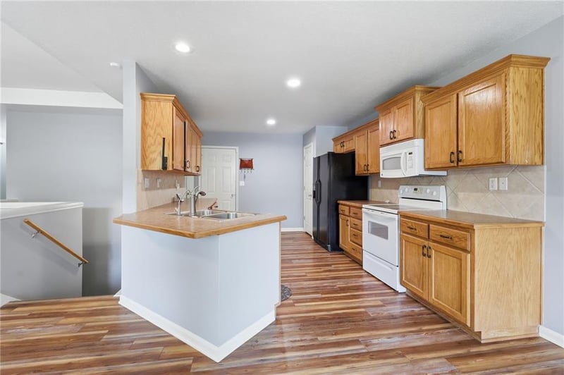 1803 Villa Dr, Warrensburg, MO 64093