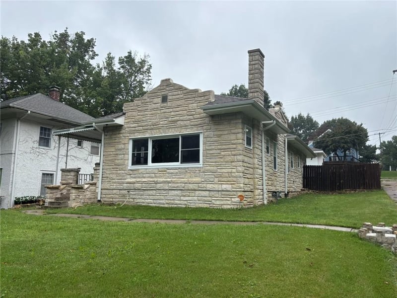 2244 Eugene Field Ave, St Joseph, MO 64505