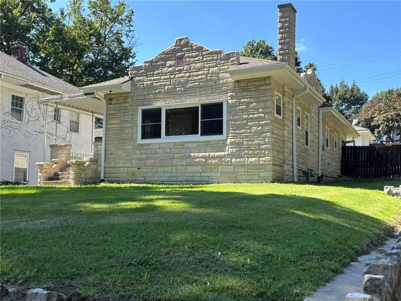 2244 Eugene Field Ave, St Joseph, MO 64505
