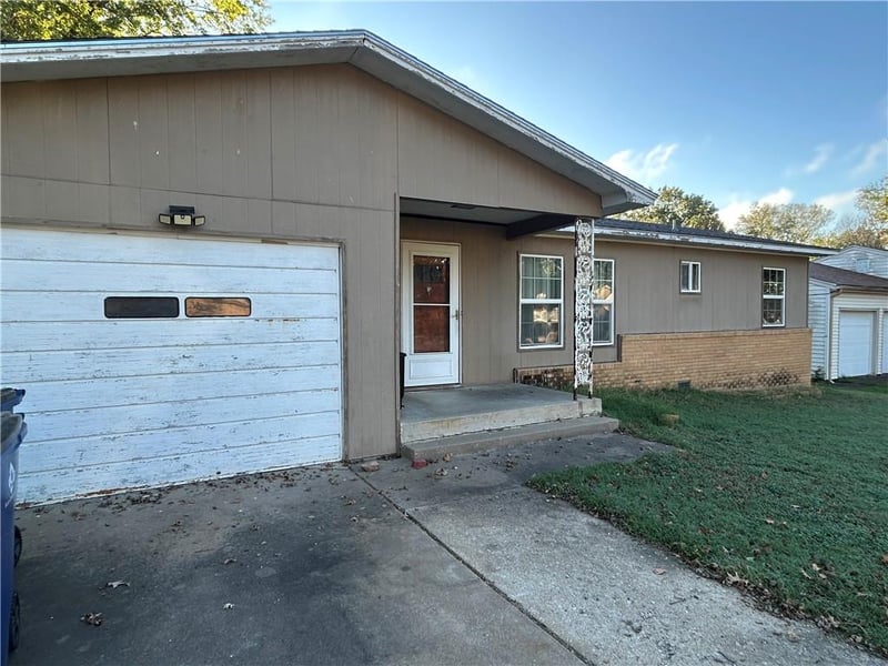 105 Overlook Dr, Coffeyville, KS 67337