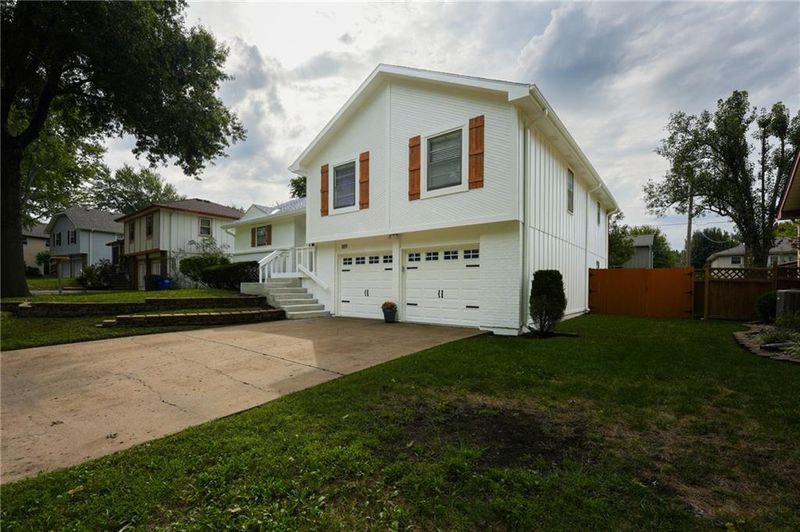 1119 E Northview St, Olathe, KS 66061