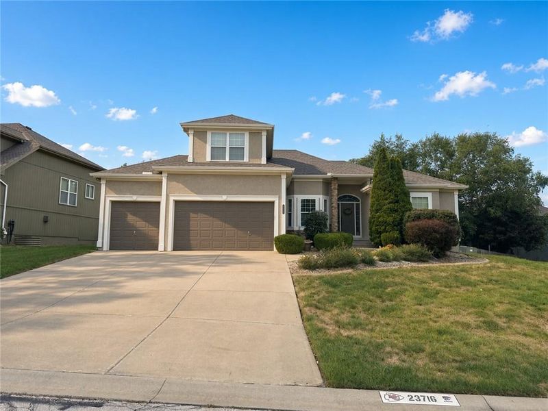 23716 W 52nd Ter, Shawnee, KS 66226