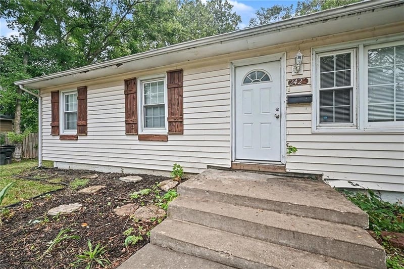 2425 S Lees Summit Rd, Independence, MO 64055