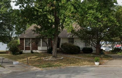 4397 SW Breezy Point Ln, Lee's Summit, MO 64082