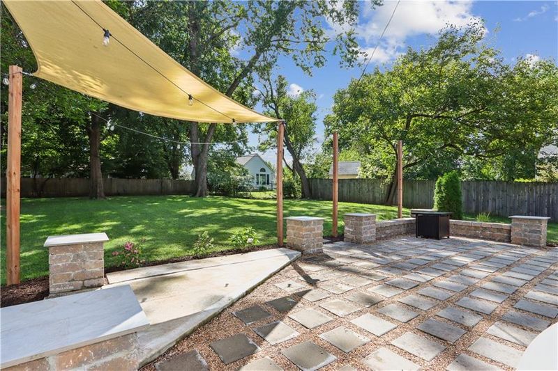 6907 W 77th Ter, Overland Park, KS 66204