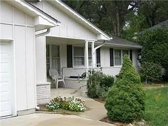 2230 W 71st St, Prairie Village, KS 66208