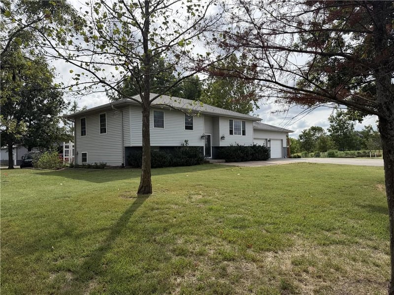 16409 E 289th St, Harrisonville, MO 64701