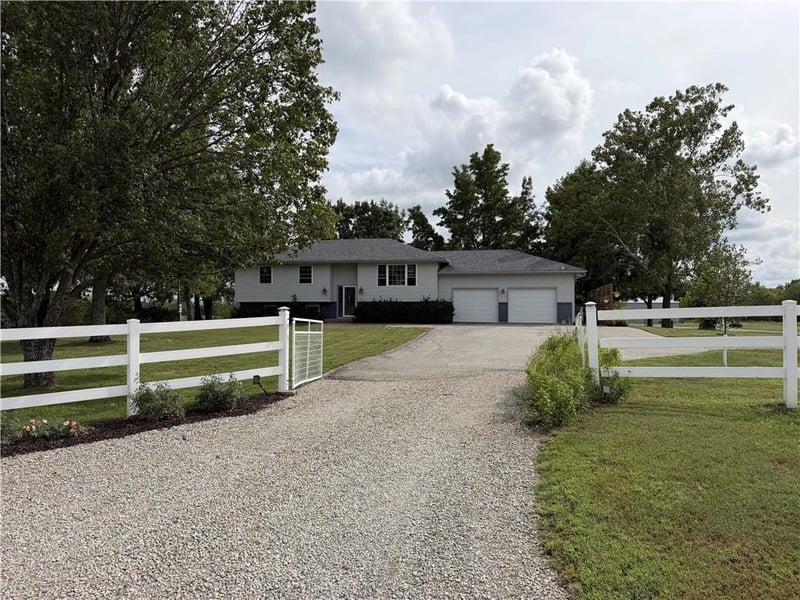 16409 E 289th St, Harrisonville, MO 64701