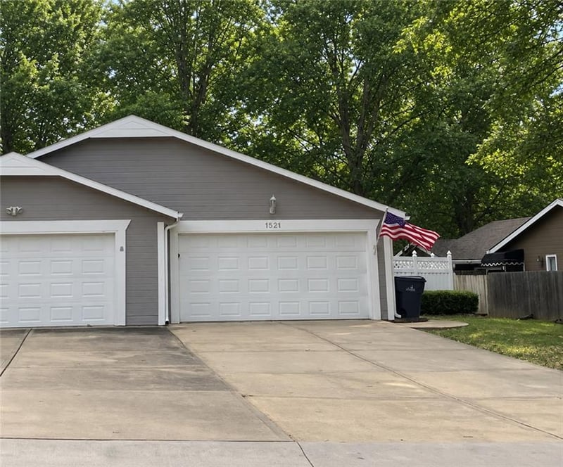 1521 E 123rd St, Olathe, KS 66061
