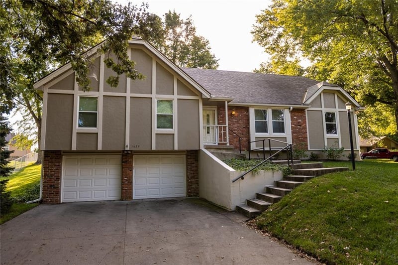 1629 97th St, Kansas City, MO 64155