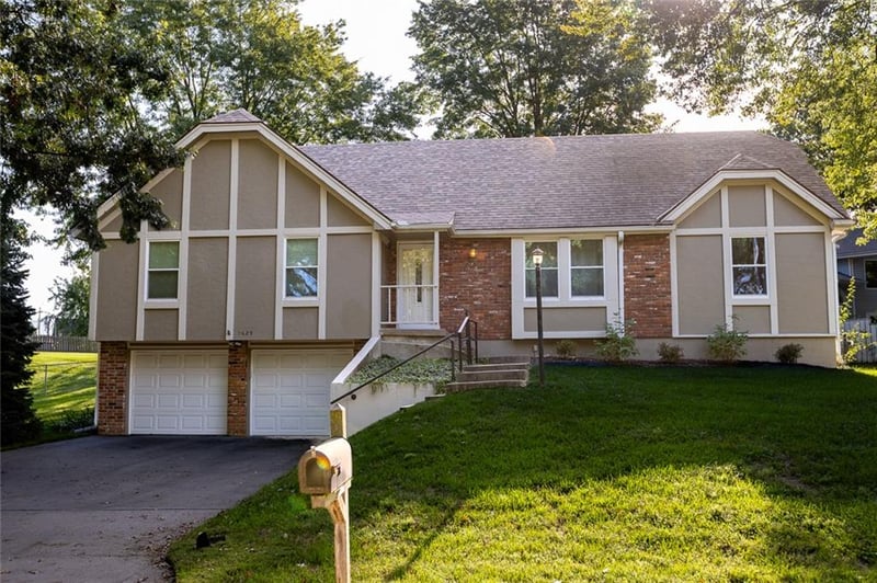 1629 97th St, Kansas City, MO 64155