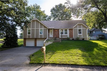 1629 NE 97th St, Kansas City, MO 64155