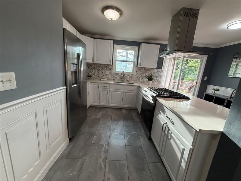 909 S Sunset Dr S, Olathe, KS 66061