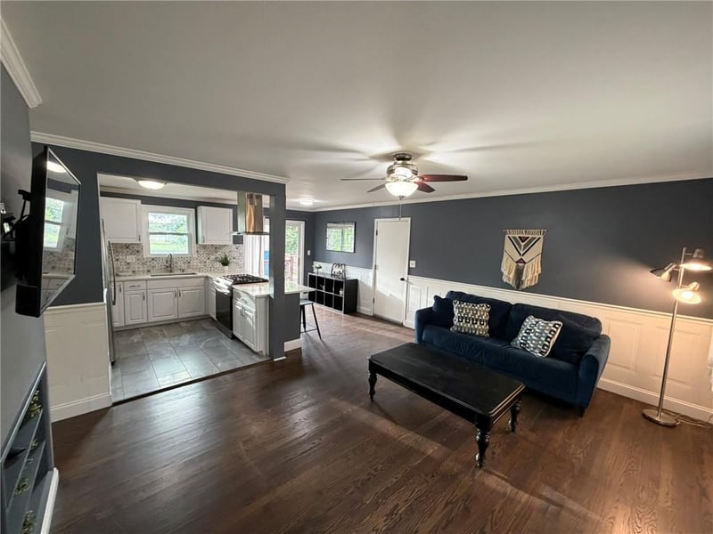 909 S Sunset Dr S, Olathe, KS 66061