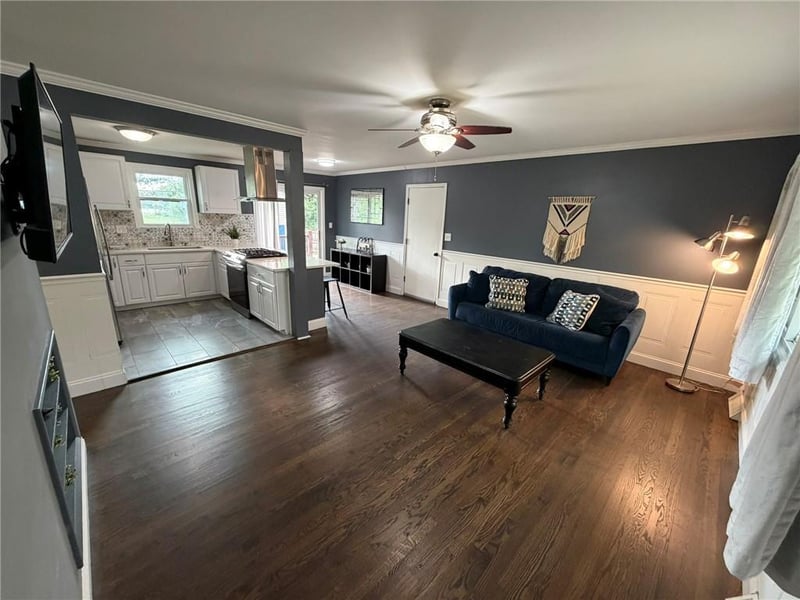 909 S Sunset Dr S, Olathe, KS 66061