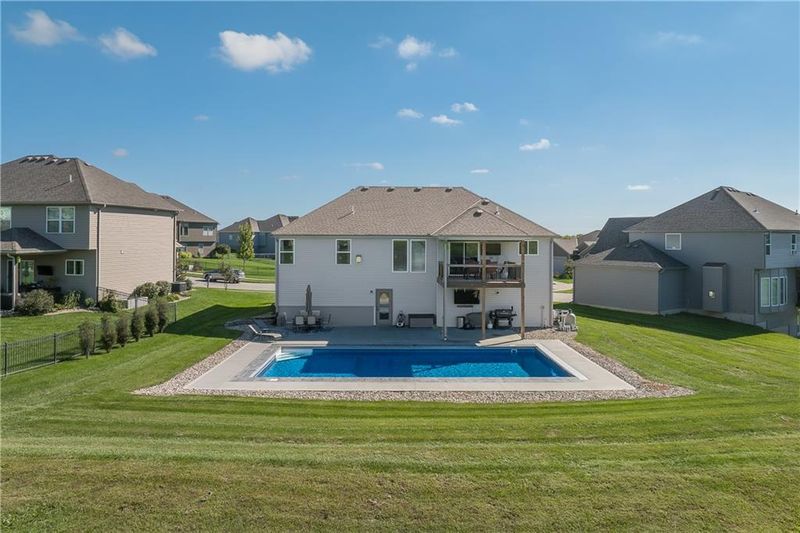 4210 Lake Crest Ct, St Joseph, MO 64505