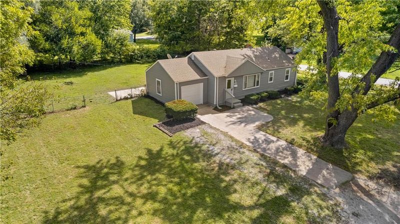 5433 Willow Ave, Raytown, MO 64133