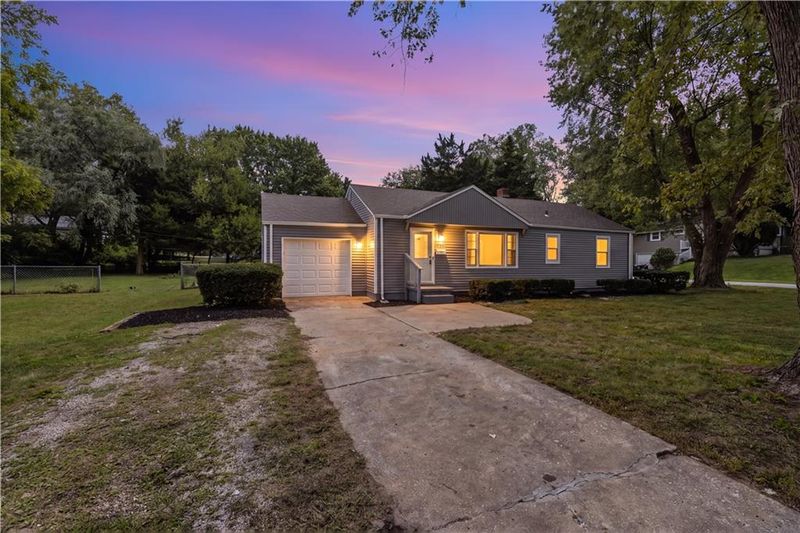 5433 Willow Ave, Raytown, MO 64133