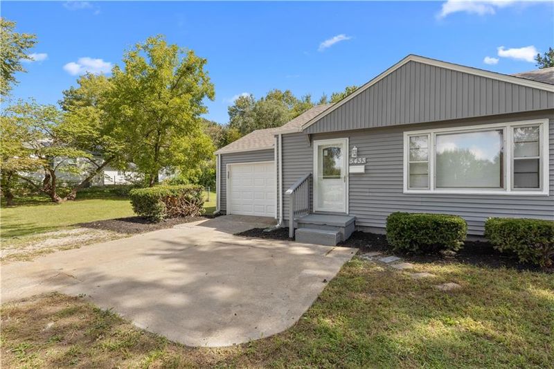 5433 Willow Ave, Raytown, MO 64133