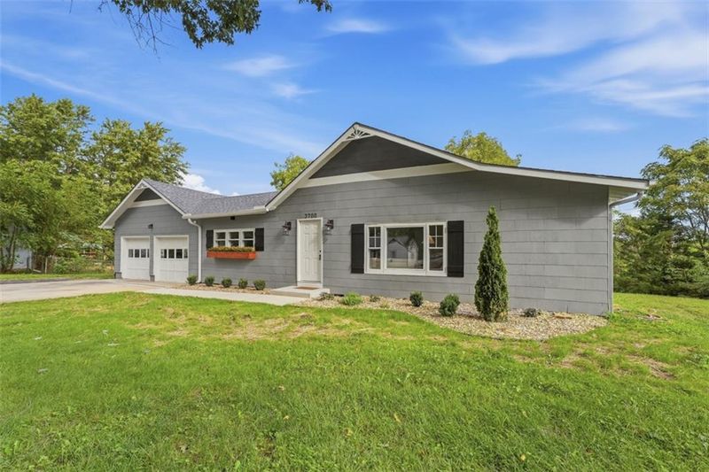 3700 NE 43rd St, Kansas City, MO 64117