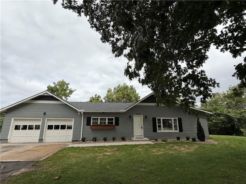 3700 NE 43rd St, Kansas City, MO 64117