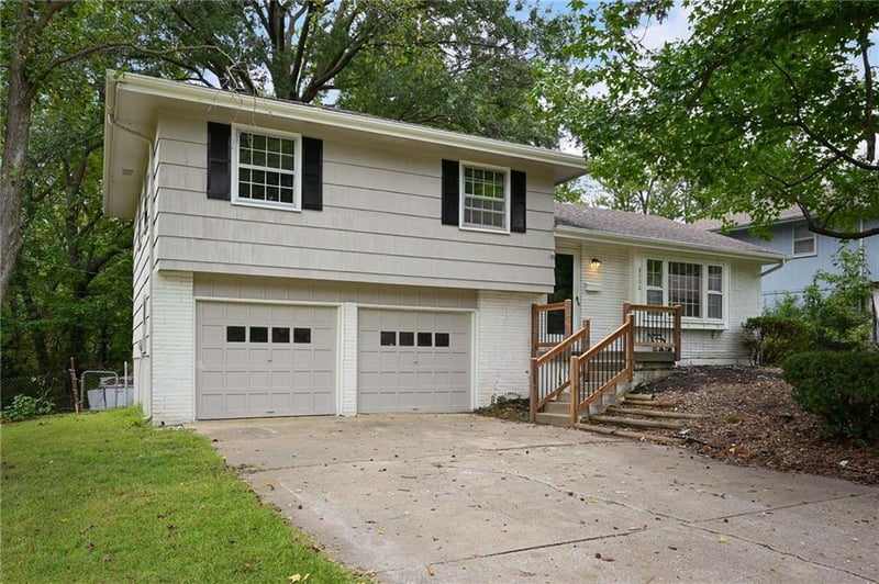 8206 Elm Ave, Raytown, MO 64138
