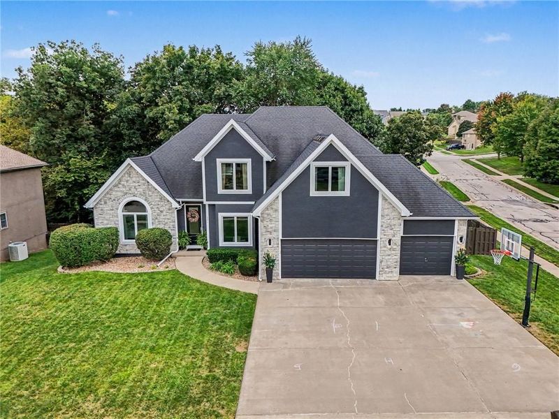 201 Surrey Ct, Smithville, MO 64089