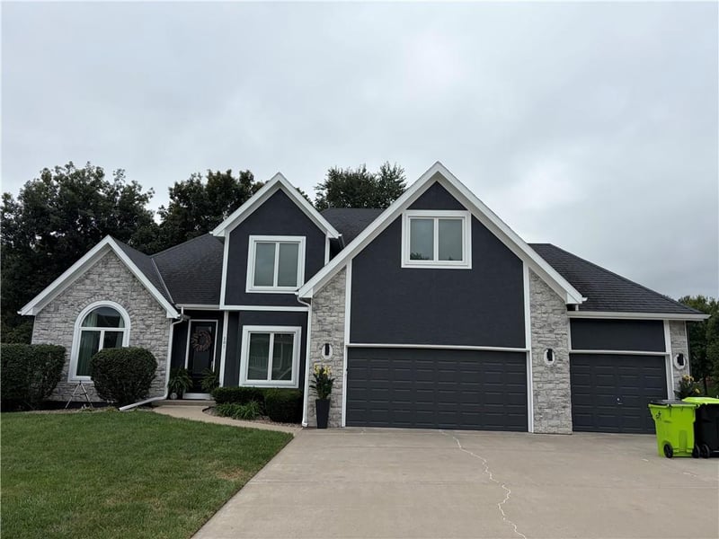 201 Surrey Ct, Smithville, MO 64089
