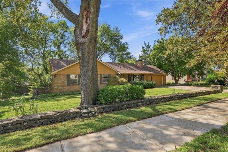 617 Brush Creek Blvd, Kansas City, MO 64110