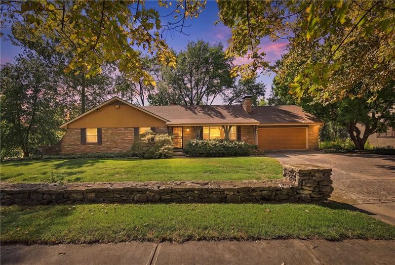 617 Brush Creek Blvd, Kansas City, MO 64110