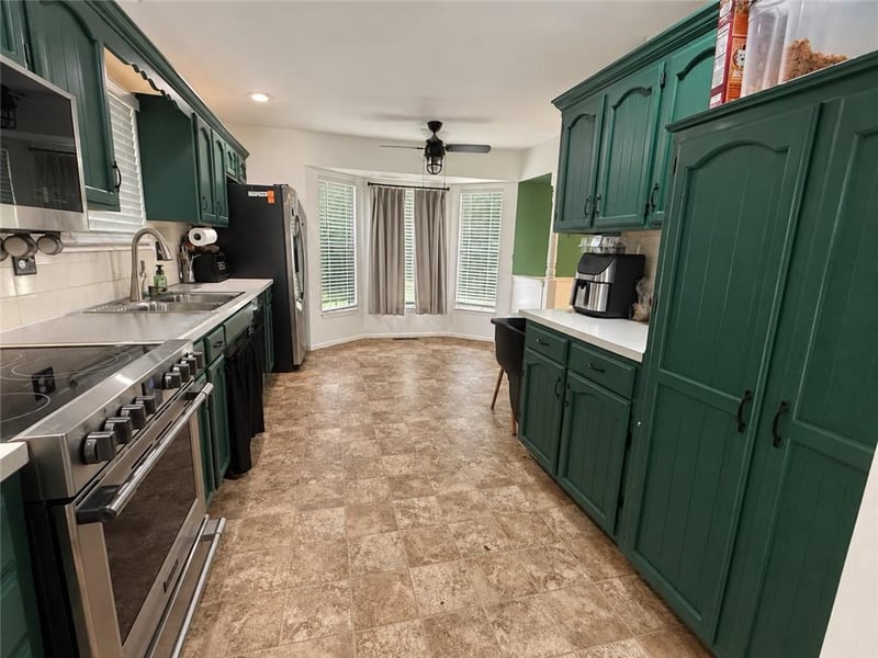 2121 NW Hidden Pointe Ct, Blue Springs, MO 64015