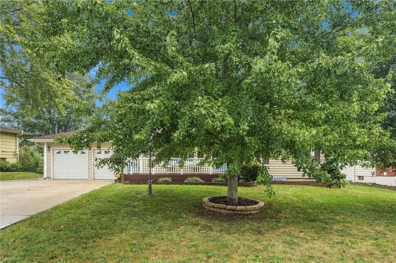 303 SW Marion Ln, Lee's Summit, MO 64081