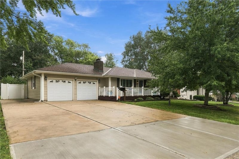303 SW Marion Ln, Lee's Summit, MO 64081