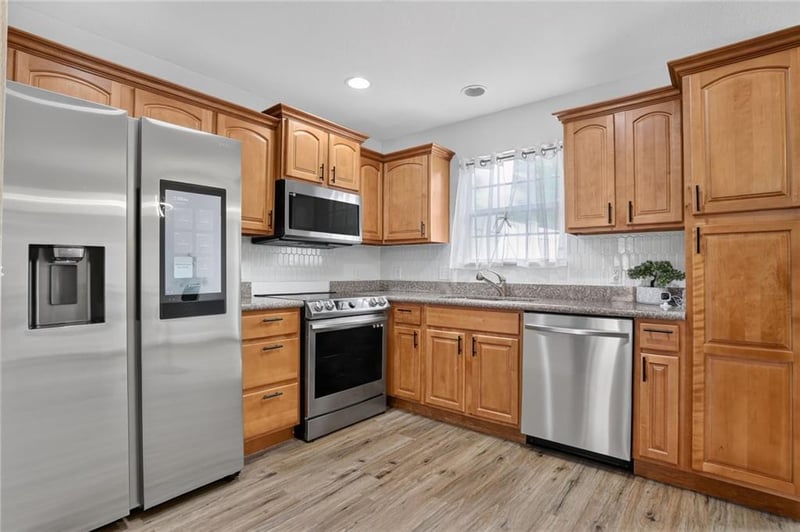 21061 Millridge St, Spring Hill, KS 66083