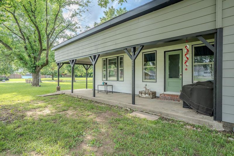 203 E Sycamore St, Weir, KS 66781