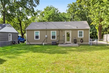 5319 N Woodland Ave, Kansas City, MO 64118