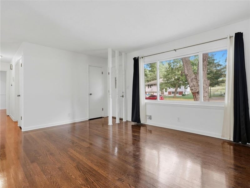 9721 E 50th St, Kansas City, MO 64133
