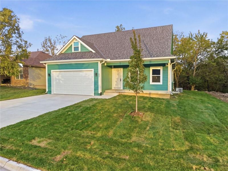 827 Old Paint Rd, Raymore, MO 64083