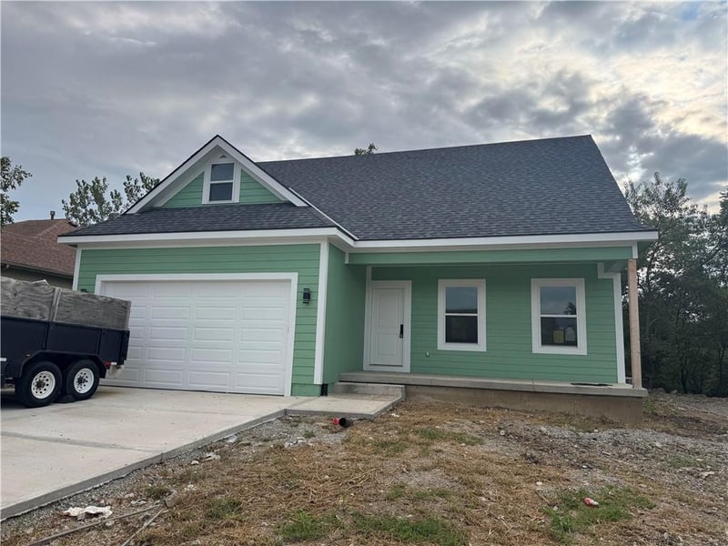 827 Old Paint Rd, Raymore, MO 64083