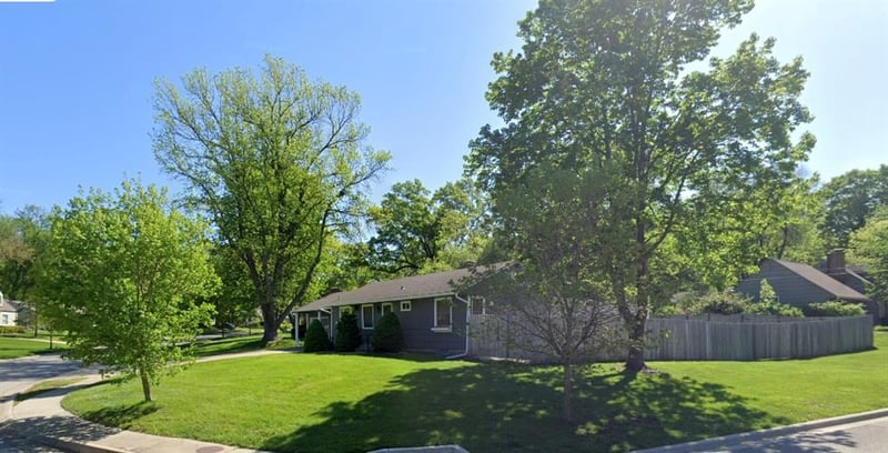 3209 W 72nd St, Prairie Village, KS 66208