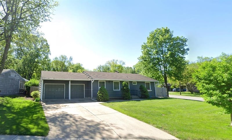 3209 W 72nd St, Prairie Village, KS 66208