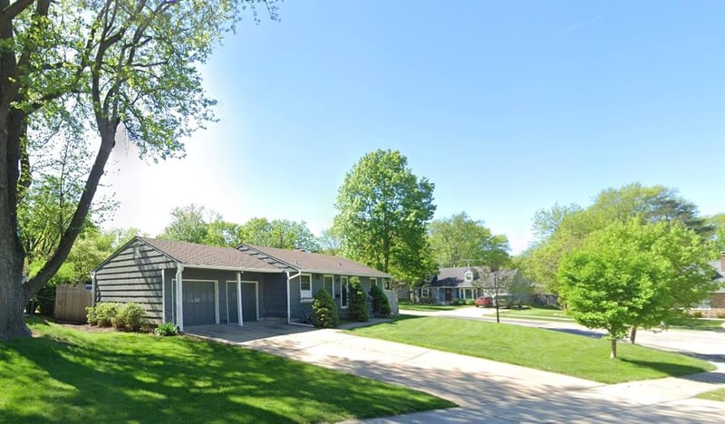 3209 W 72nd St, Prairie Village, KS 66208