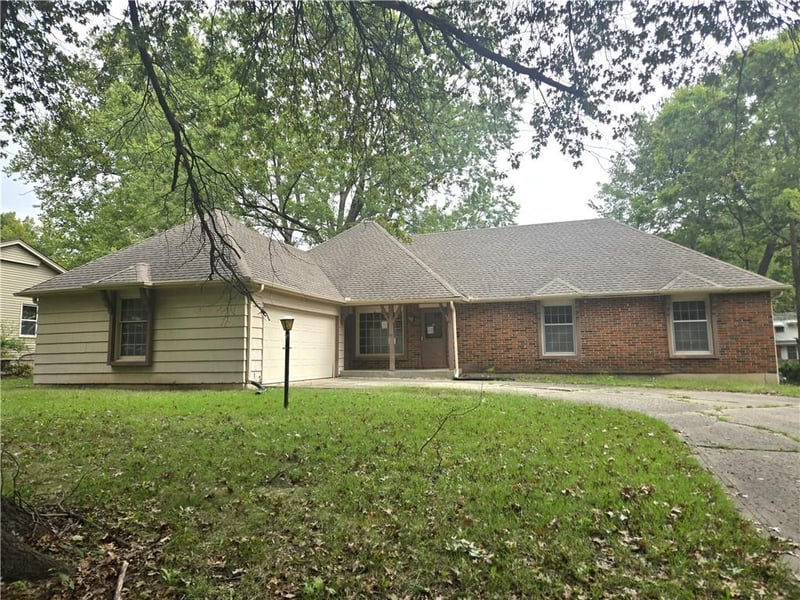 12905 Manchester Ave, Grandview, MO 64030