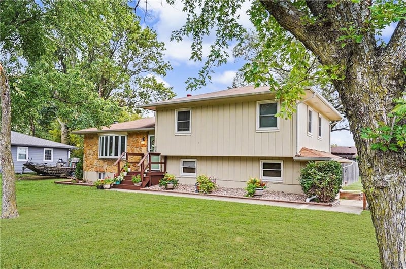 1236 Locust St, Eudora, KS 66025
