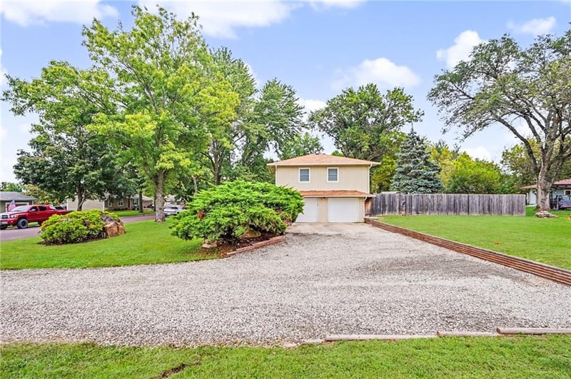1236 Locust St, Eudora, KS 66025