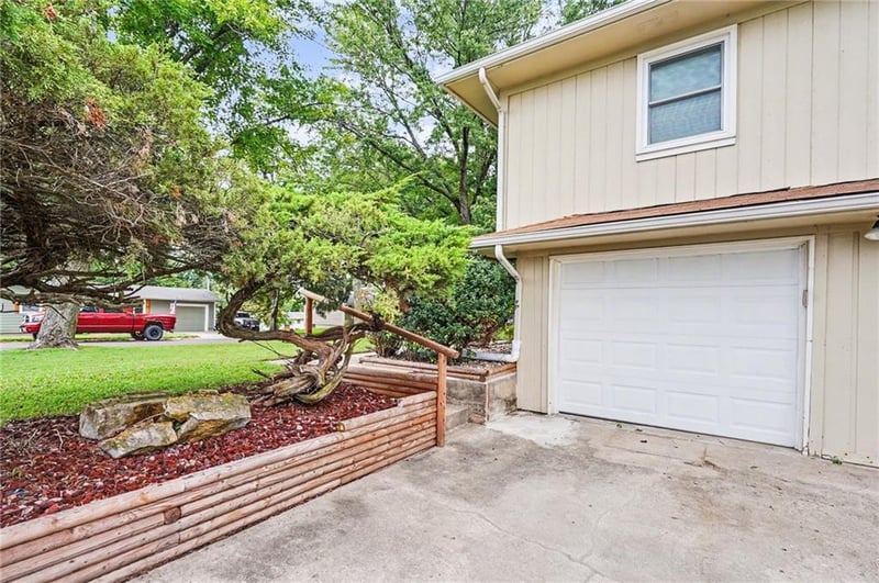 1236 Locust St, Eudora, KS 66025
